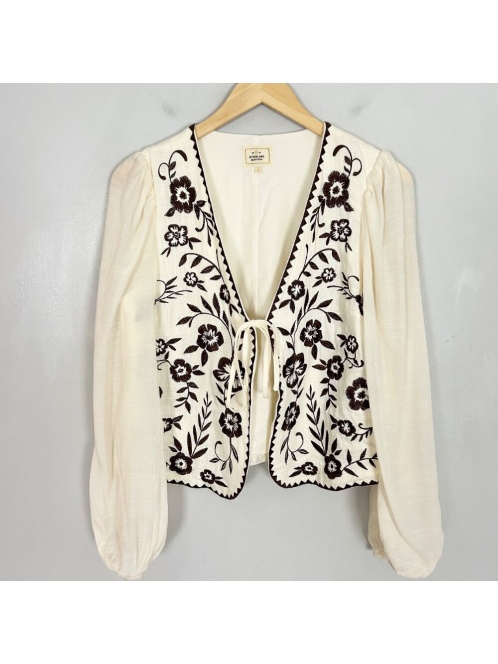 Sterling & Stitch Ivory w/ Brown Floral Embroidered Top Tie Front Size Medium